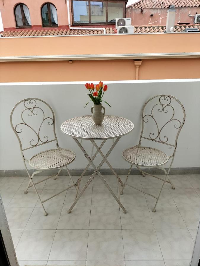 Rosa'S Apartment With Terrace Cagliari Eksteriør billede