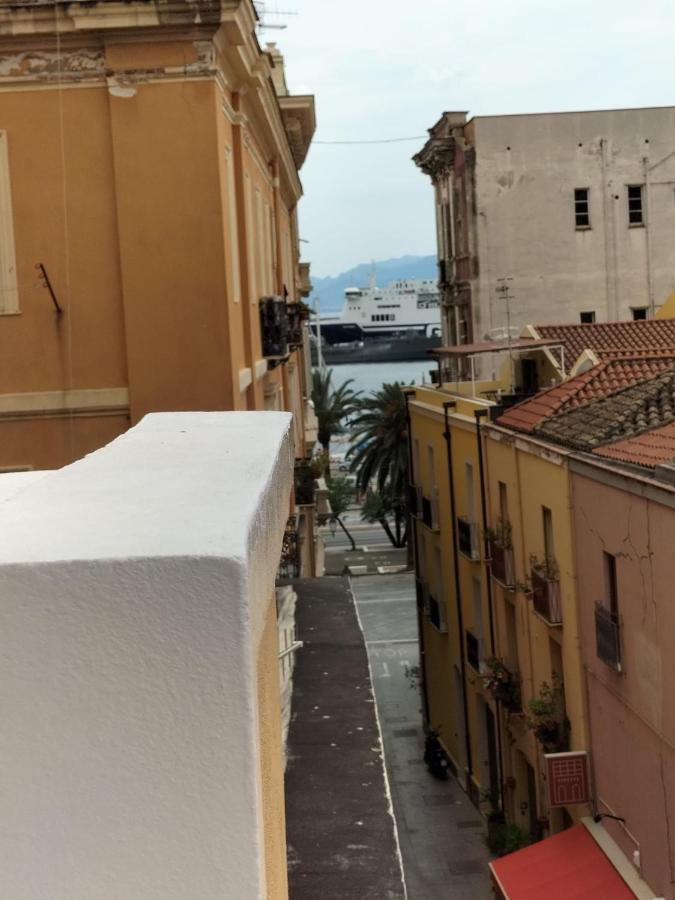 Rosa'S Apartment With Terrace Cagliari Eksteriør billede