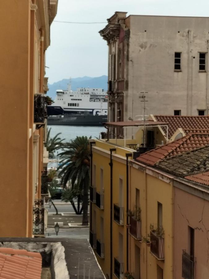 Rosa'S Apartment With Terrace Cagliari Eksteriør billede